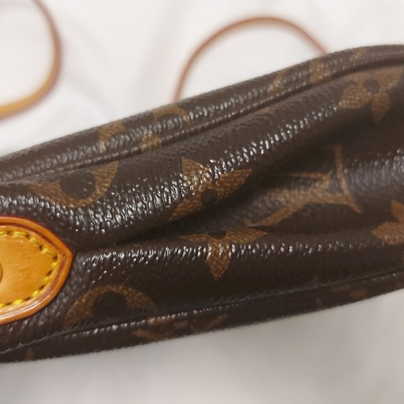 Louis Vuitton Monogram Favorite MM Bag - Picture 5 of 9